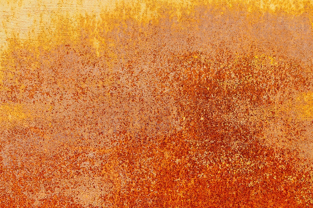 Metal enferrujado com pintura descascada