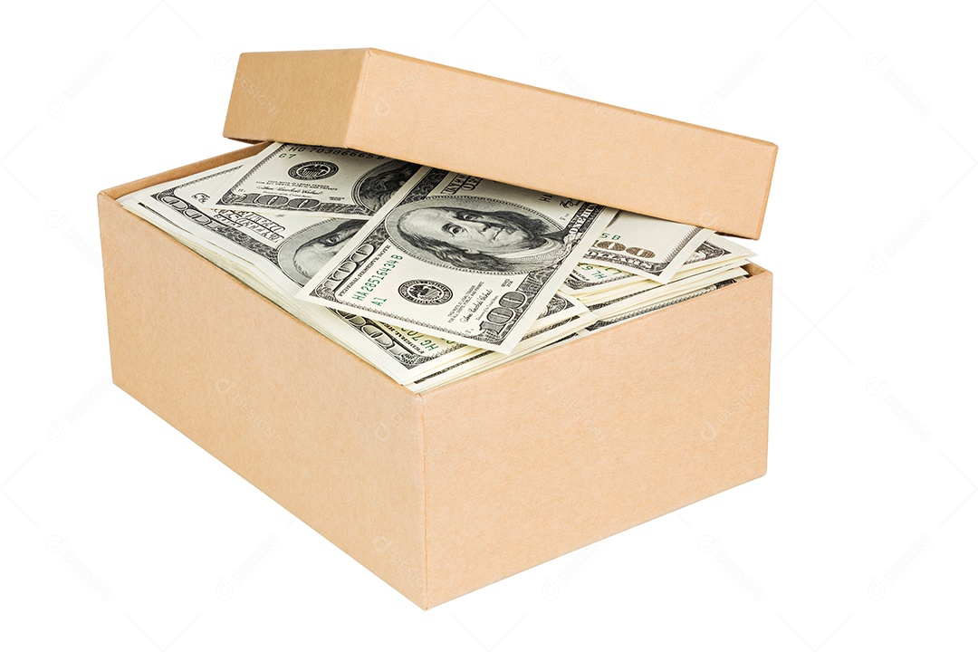 Uma pequena caixa de papelão cheia de notas de dólar isoladas em fundo branco