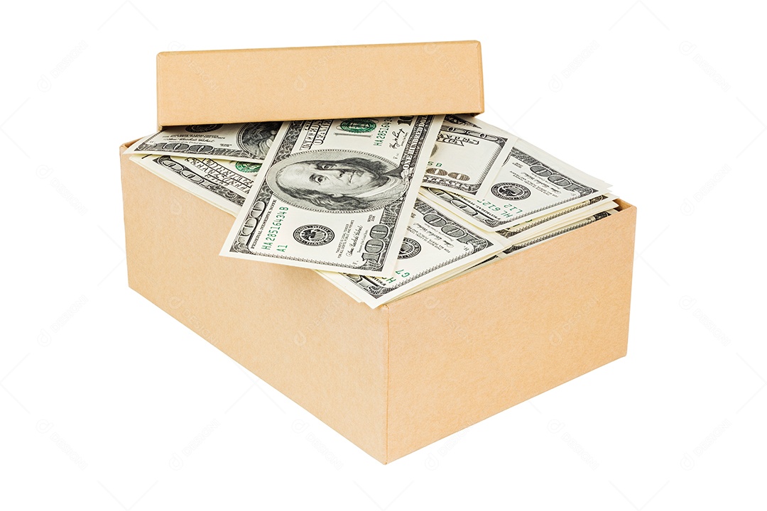 Uma pequena caixa de papelão cheia de notas de dólar isoladas em fundo branco