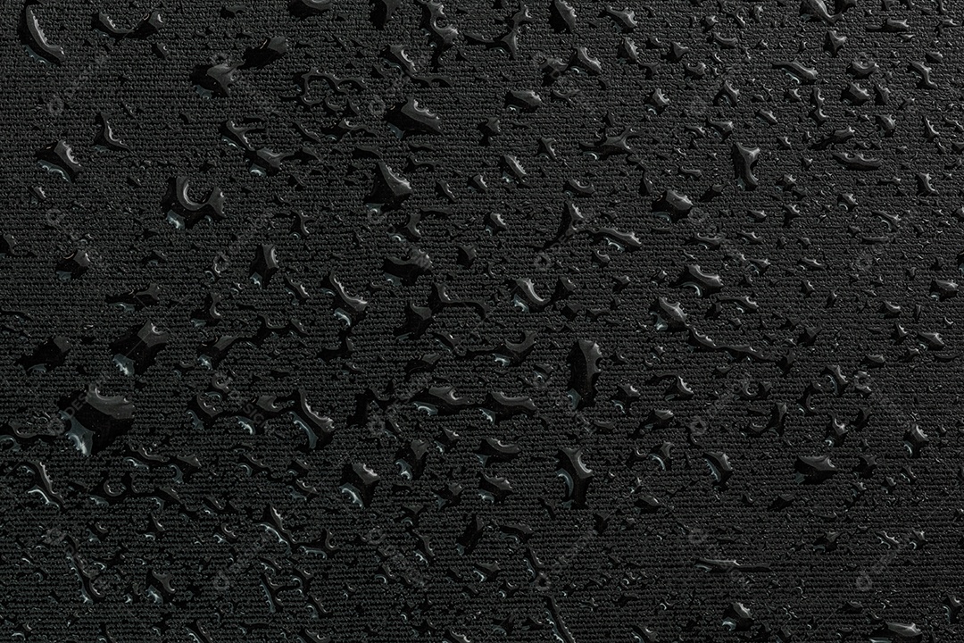 Fundo macro da superfície de borracha plana preta com gotas de água
