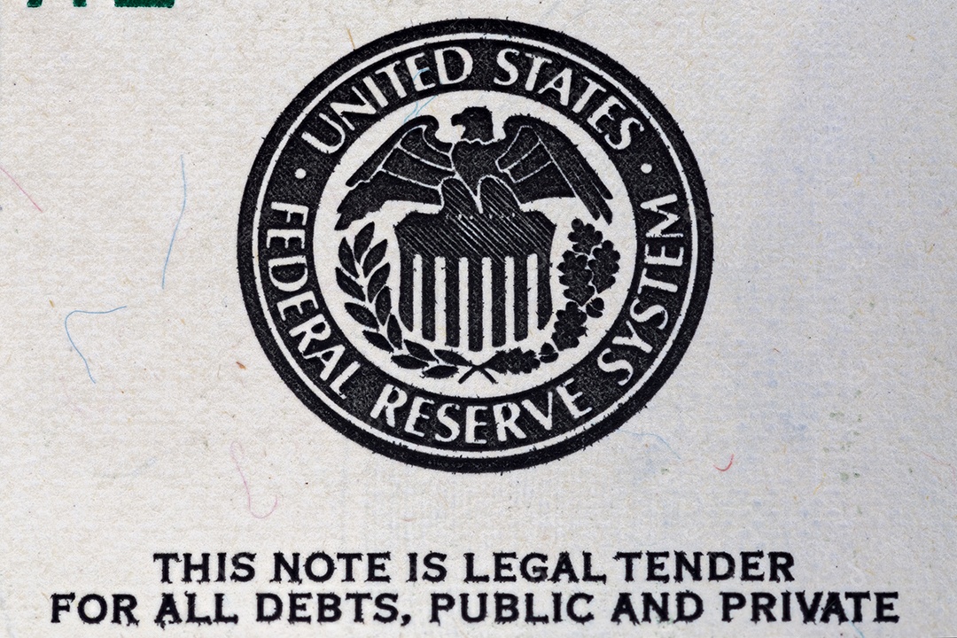 Vista de perto do símbolo do sistema da Reserva Federal dos Estados Unidos