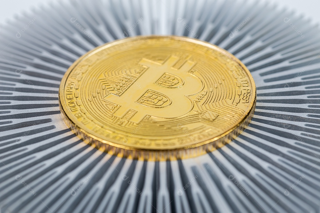Close-up do Bitcoin Shiner no dissipador de calor de alumínio com foco seletivo