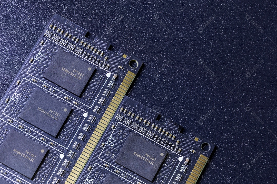 Fundo universal escuro de close-up de memória ram de PC preto com foco seletivo