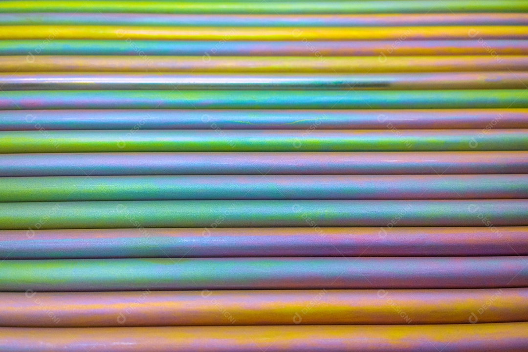 Um fundo abstrato com linhas de barras de aço coloridas revestidas de cádmio