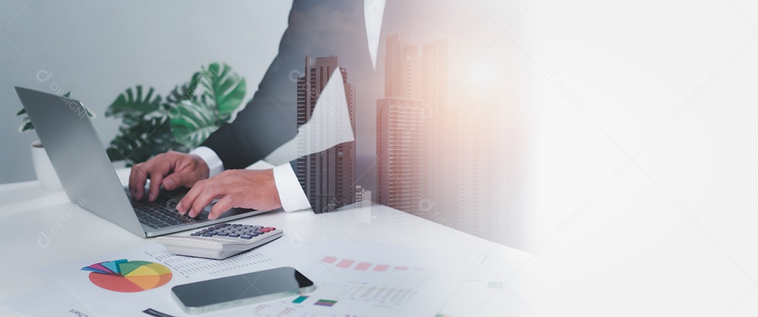 Conceito de contabilidade empresarial. O negócio usa calculadora com laptop, conceito de orçamento e renda