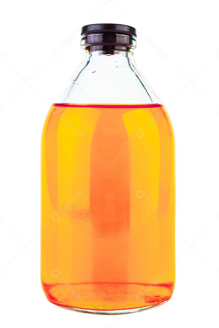 Frasco de vidro fechado com líquido químico com líquido isolado no fundo branco