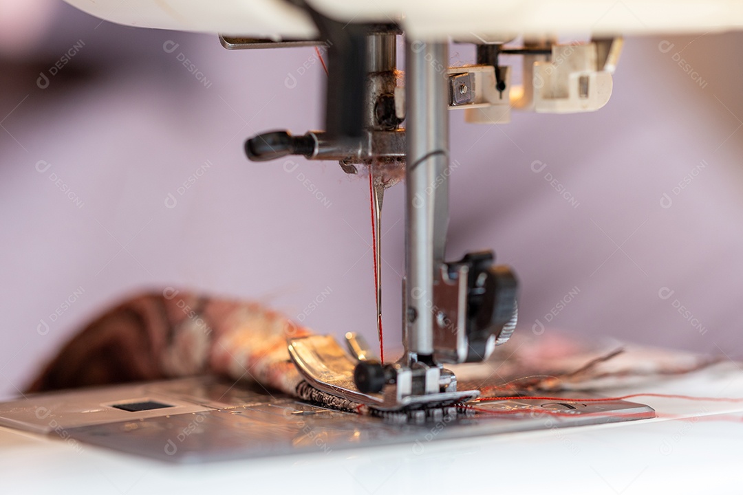 Um fundo de costura doméstica em close-up técnica de foco seletivo