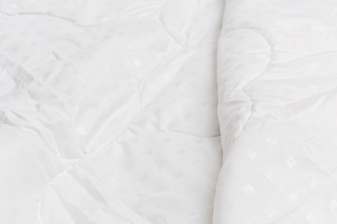Close-up de cobertor de tecido branco com foco seletivo e desfoque de fundo