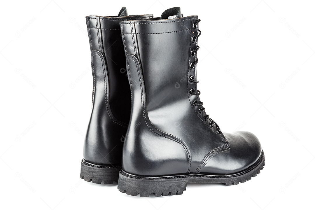 Bota masculina de couro preto usada limpa de 8 polegadas isolada no branco