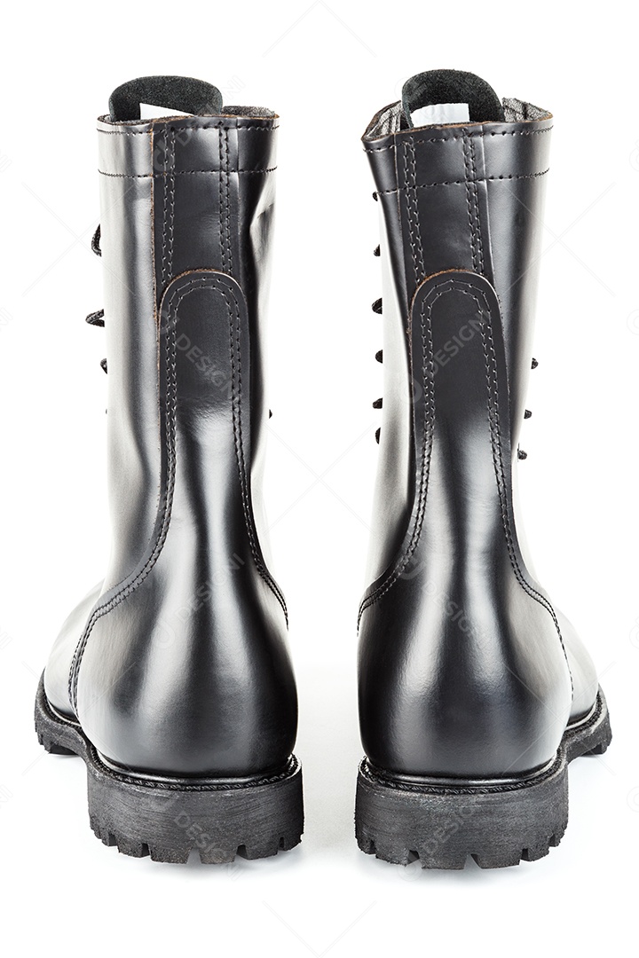 Bota masculina de couro preto usada limpa de 8 polegadas isolada no branco