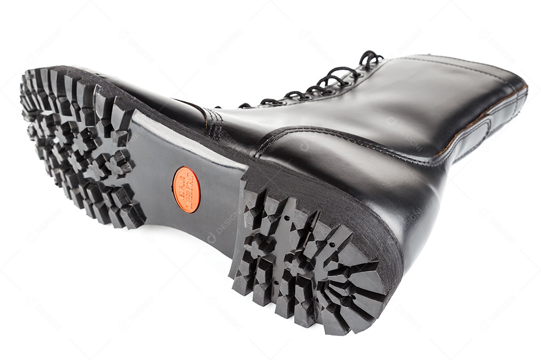 Bota masculina de couro preto usada limpa de 8 polegadas isolada no branco