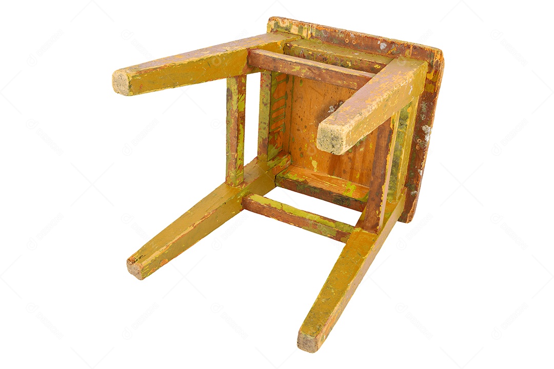 Antigo banco de madeira com tinta descascada estilo loft isolada sobre fundo branco