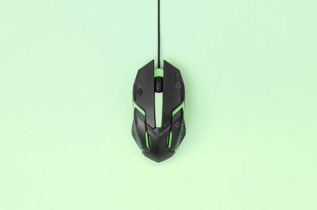 Mouse de computador em fundo verde