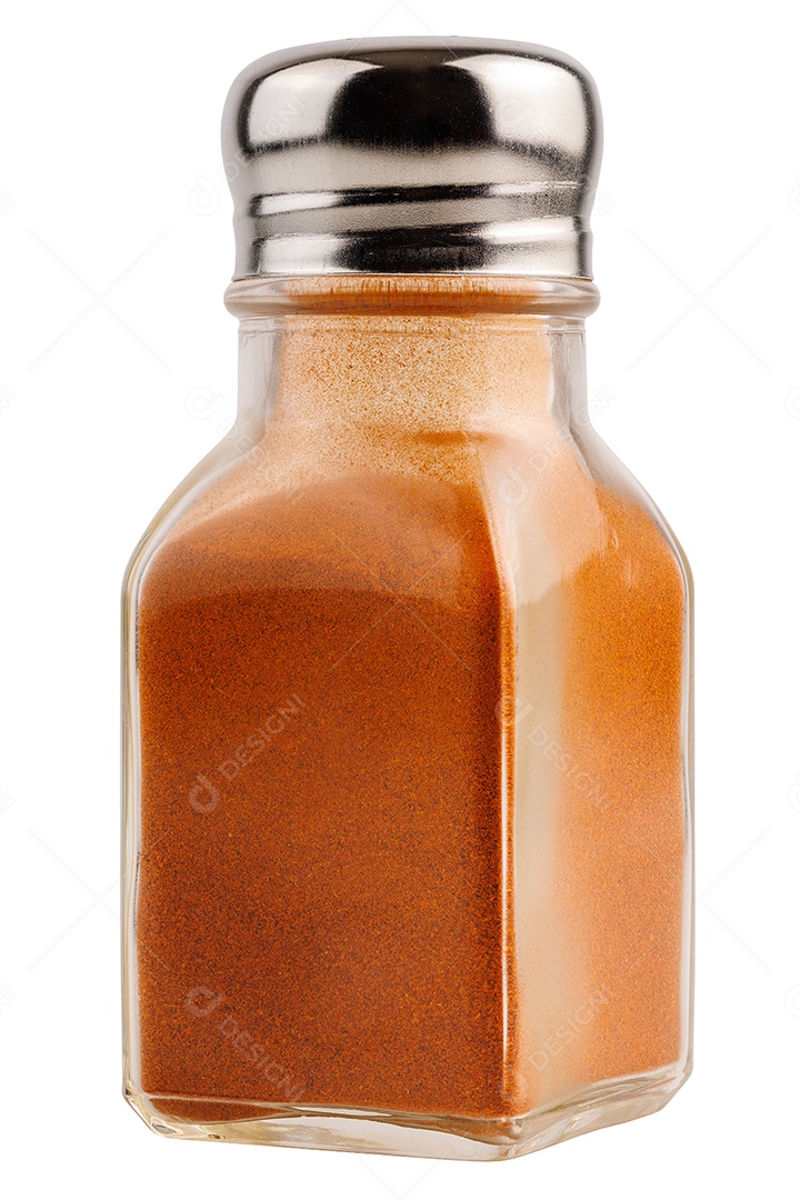 Pote de vidro com tempero isolado no fundo branco