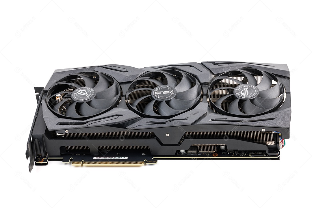 Grande placa de vídeo preta para jogos contemporâneos isolada em fundo branco