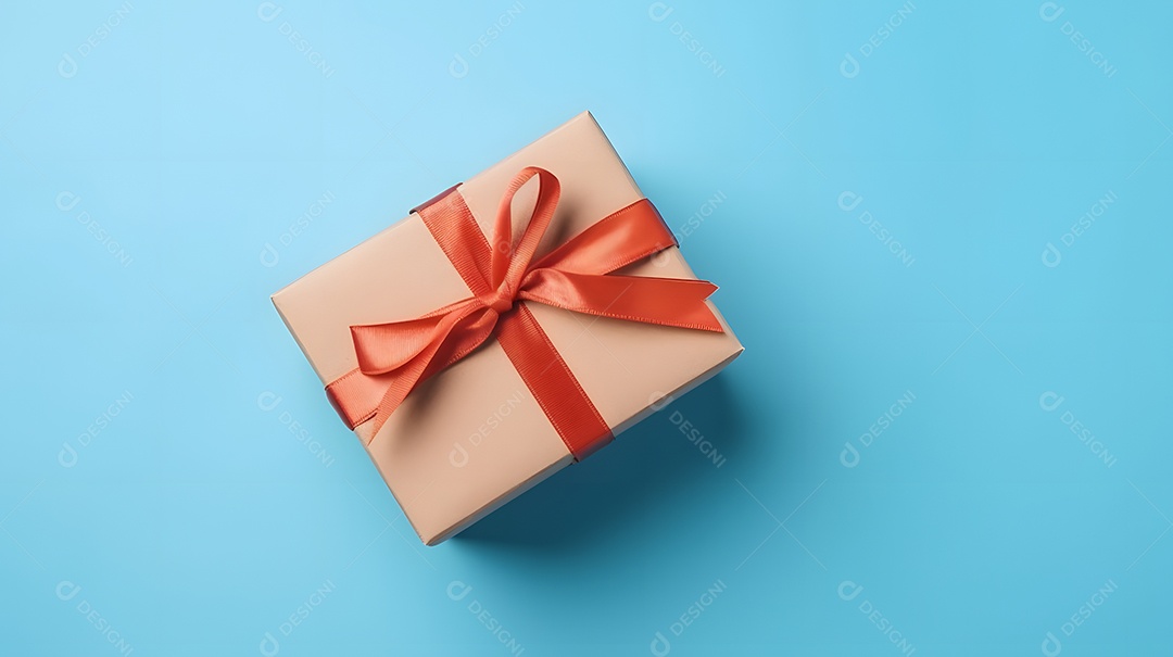 Uma caixa de presente amarela em papel de embrulho artesanal e fita de cetim com laço amarelo sobre fundo isolado, limpo e plano