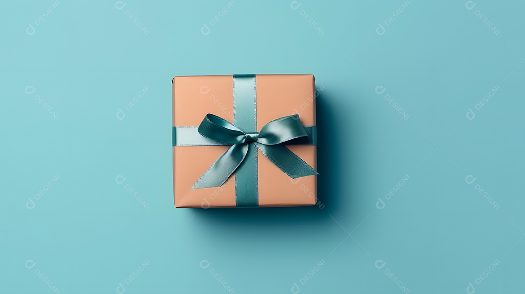 Uma caixa de presente amarela em papel de embrulho artesanal e fita de cetim com laço amarelo sobre fundo isolado, limpo e plano