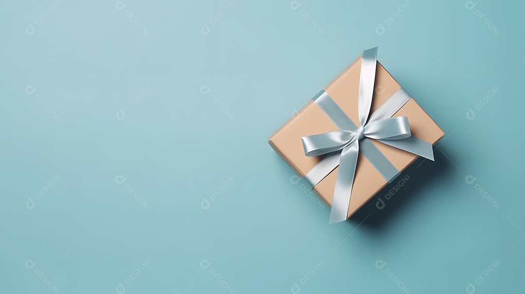 Uma caixa de presente amarela em papel de embrulho artesanal e fita de cetim com laço limpo e plano