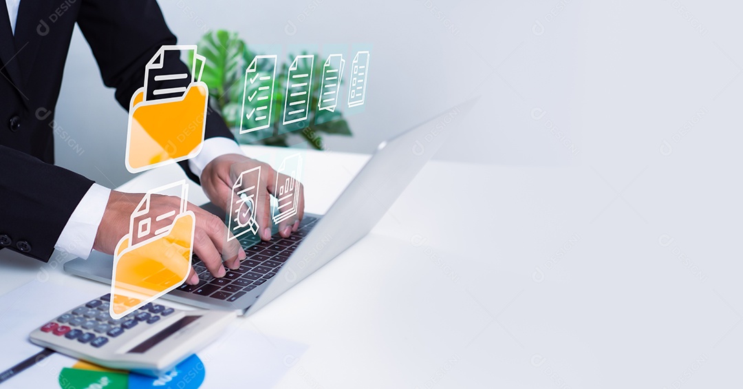 Sistema de gerenciamento de documentos de pasta DMS Pasta de arquivo aberta com documentos em branco voadores com computador. Backup de transferência de dados