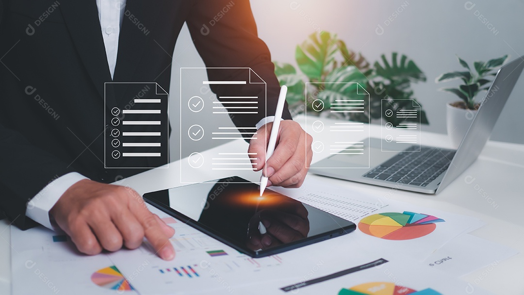 Checklist e preenchimento de formulário de pesquisa on-line. Sistema de gerenciamento de documentos