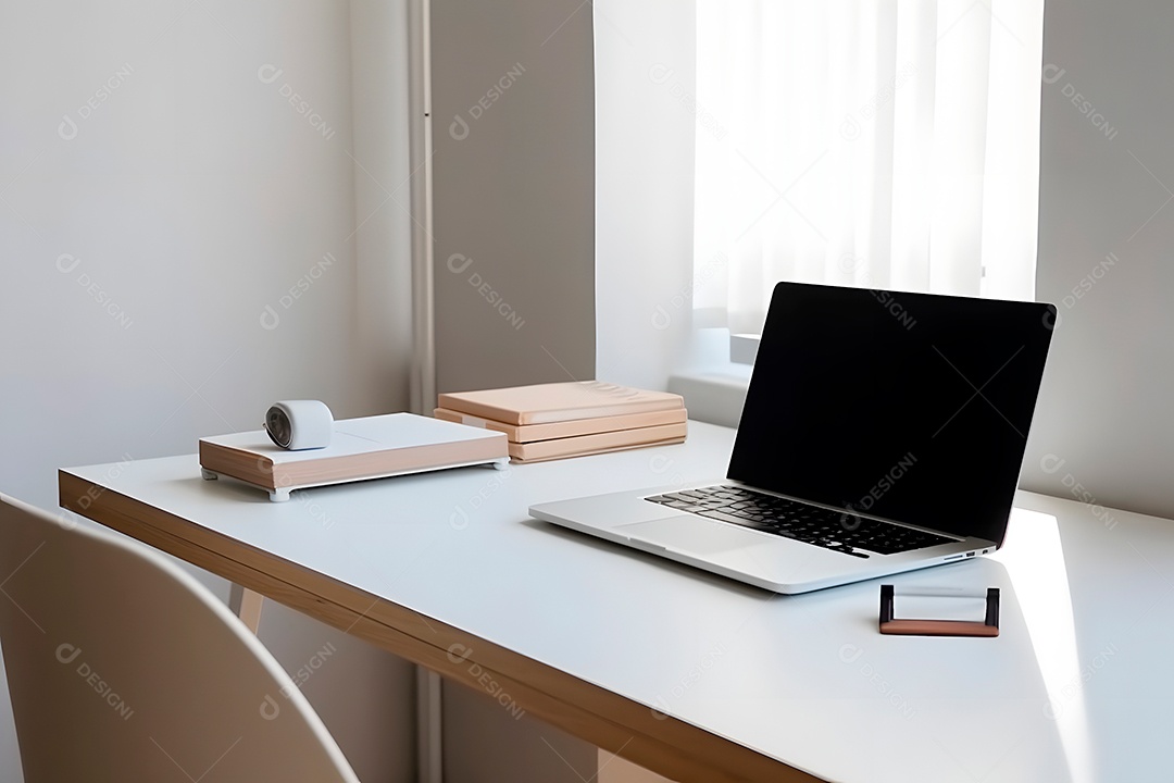 Laptop sobre a mesa de escritório em casa ou no escritório