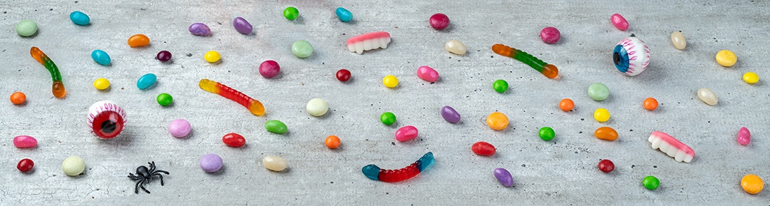 Closeup vista superior de doces coloridos. Cenário de doces.