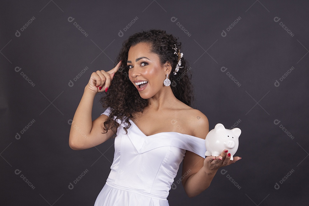 Linda mulher negra com vestido de noiva