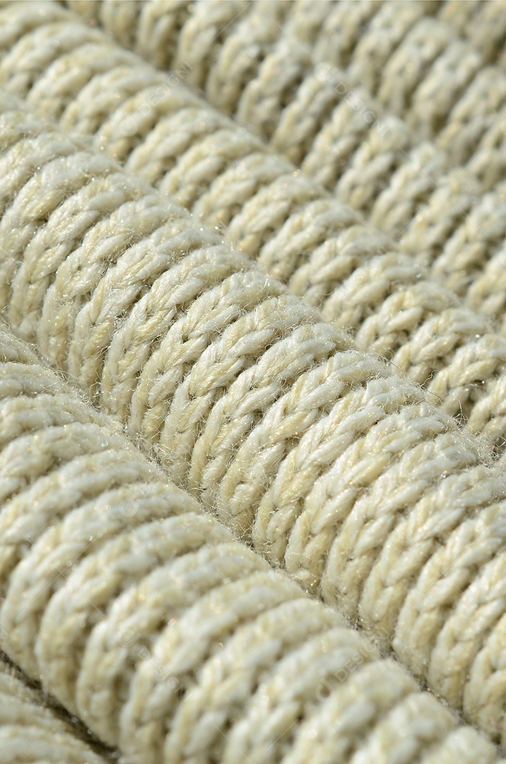 Composição de um suéter de malha amarelo macio