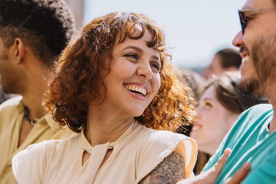 Grupo de pessoas sorridentes