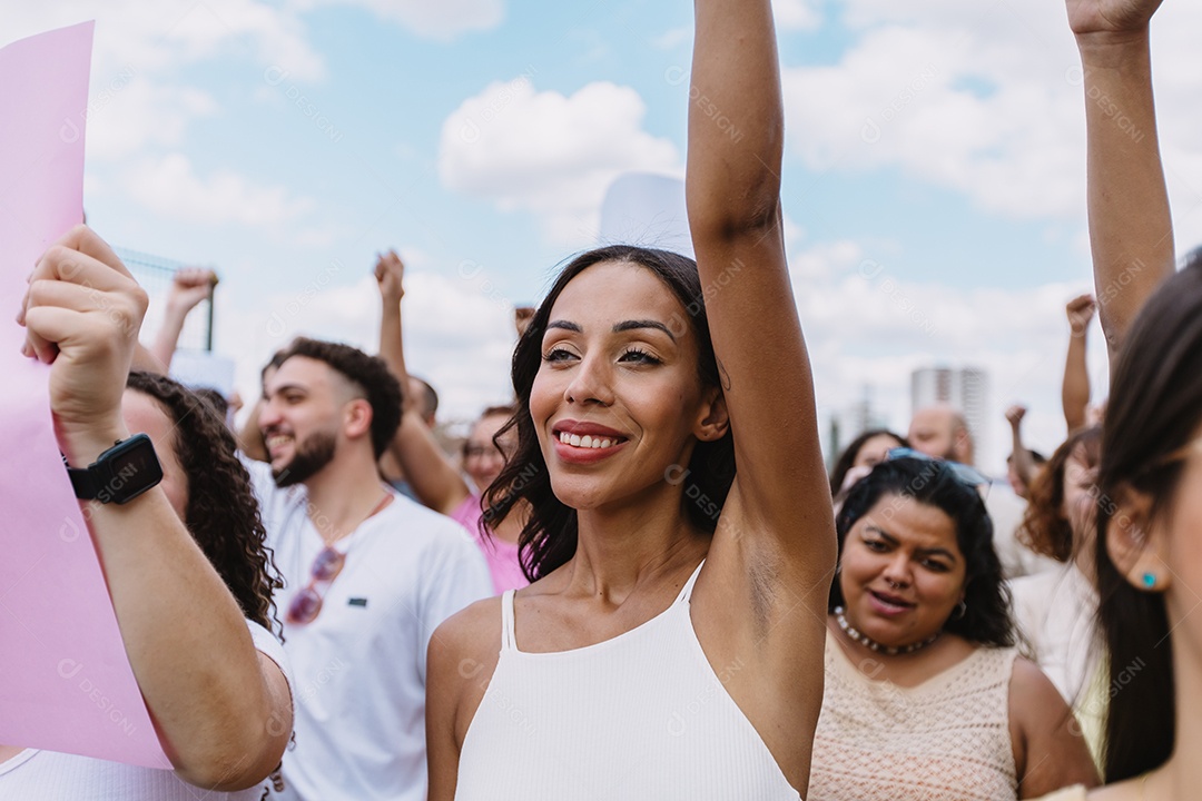 Grupo de pessoas em manifestação