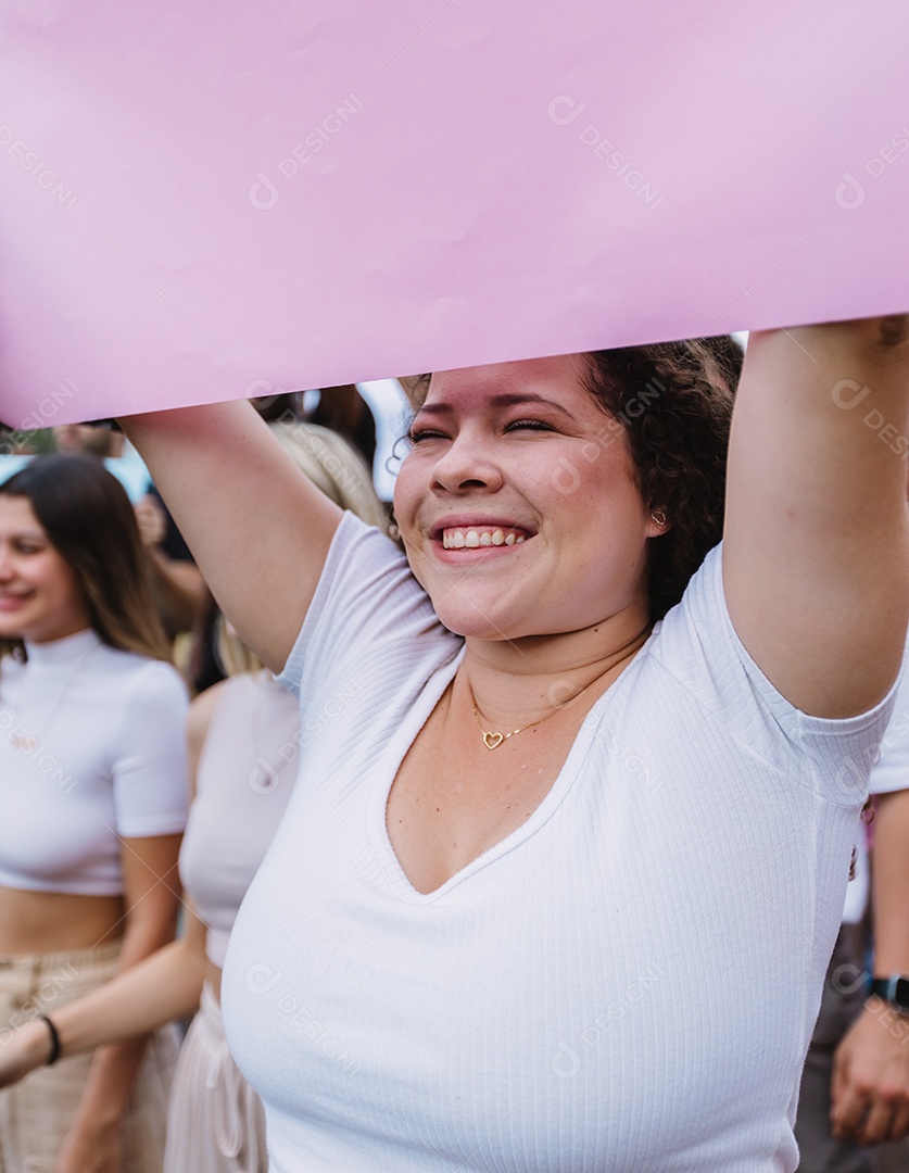 Grupo de pessoas em manifestação