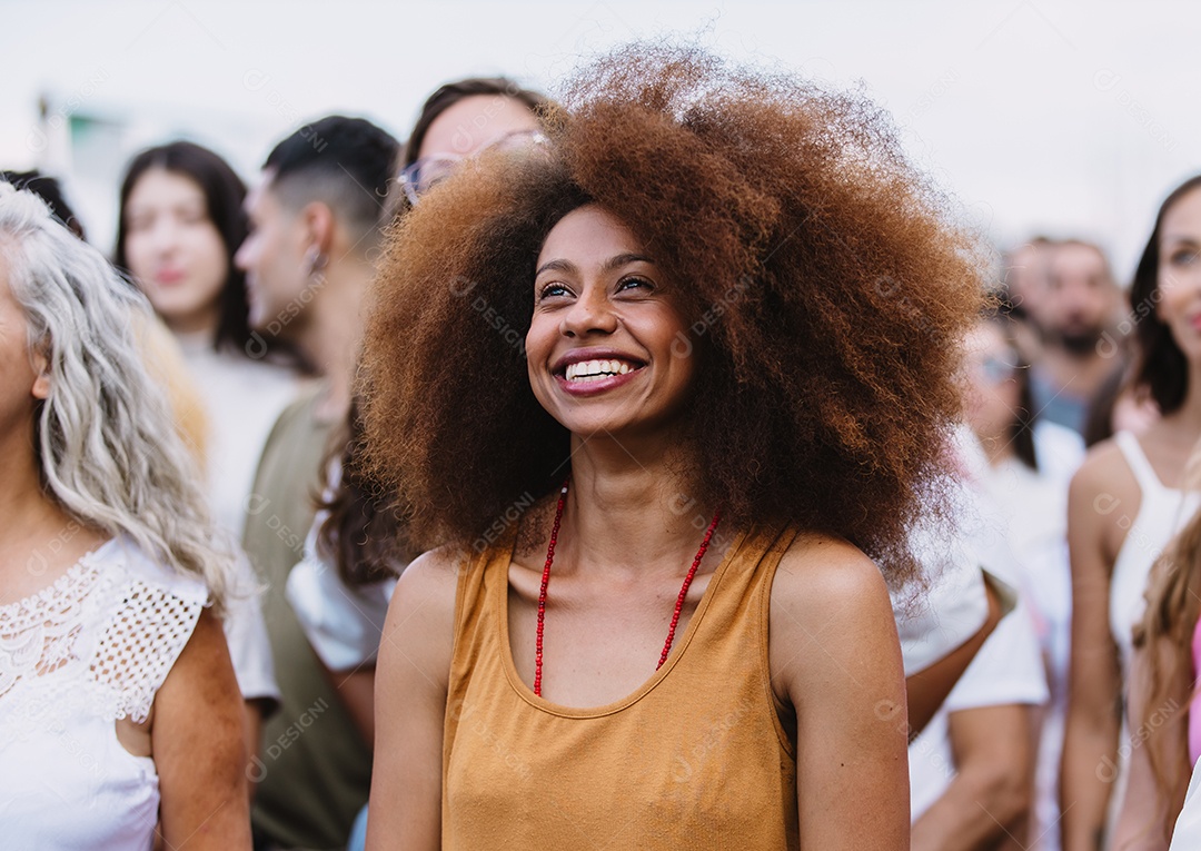 Grupo de pessoas em manifestação