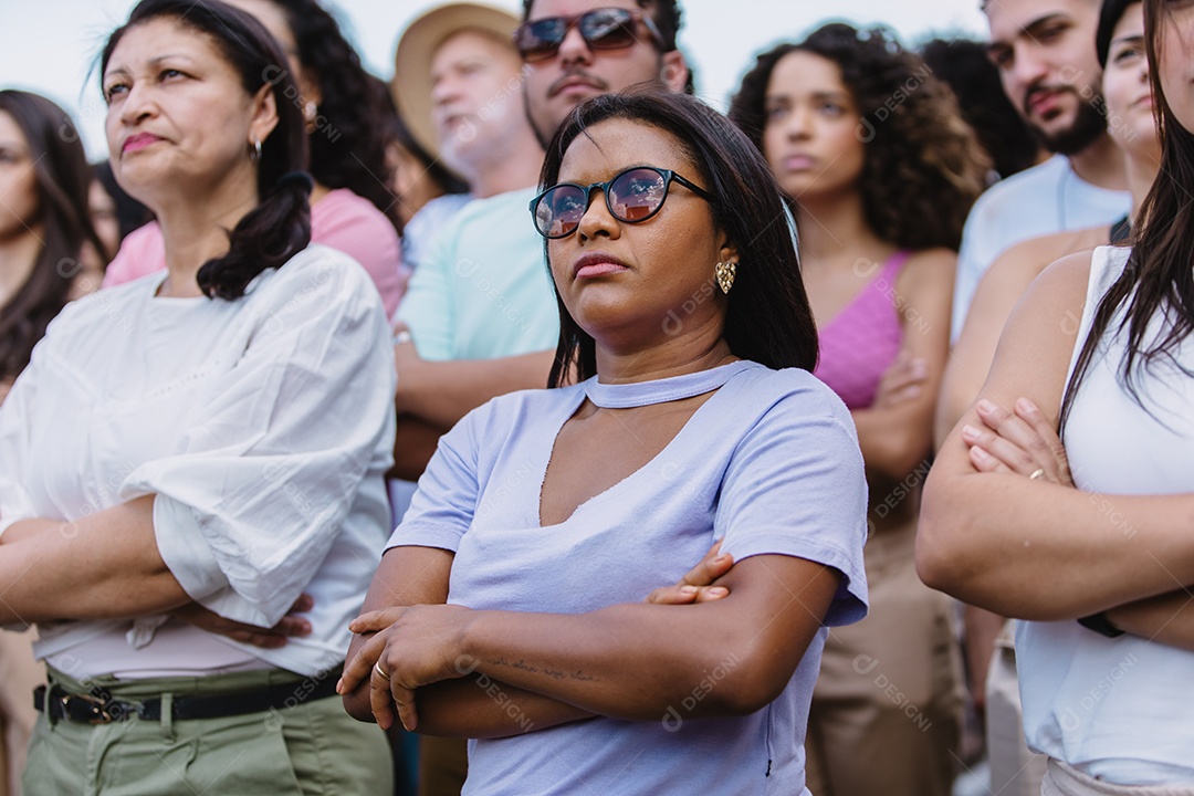 Grupo de pessoas em manifestação