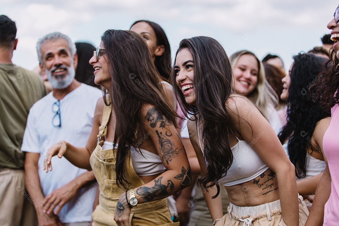 Grupo de pessoas em manifestação