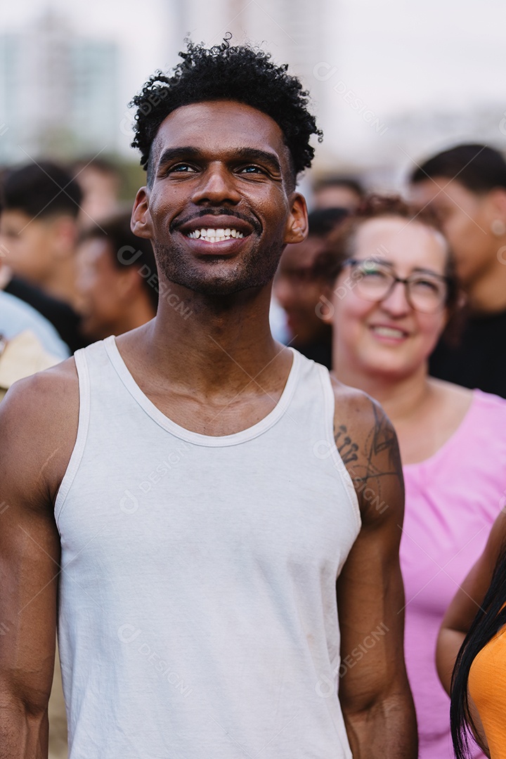 Grupo de pessoas em manifestação