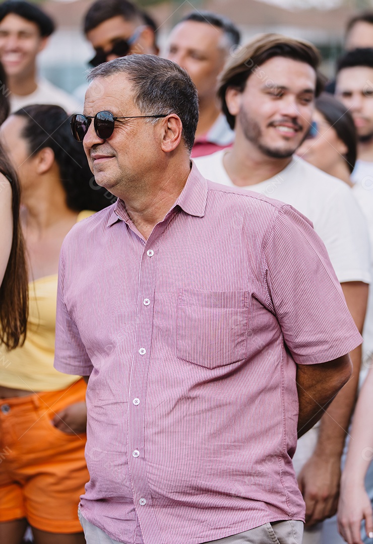 Grupo de pessoas em manifestação