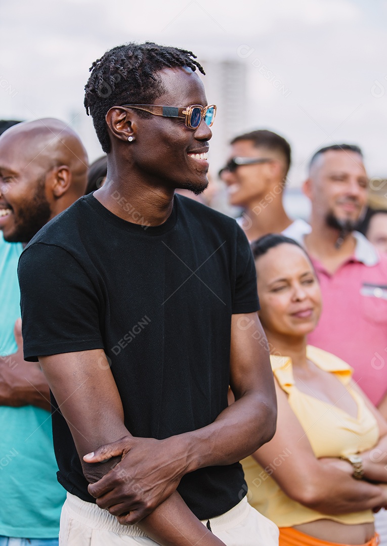 Grupo de pessoas em manifestação