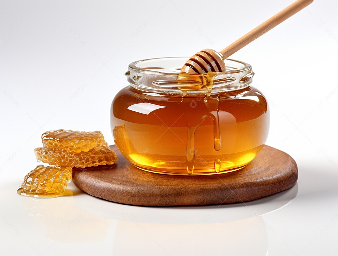 Mel no pote com uma colher de pau