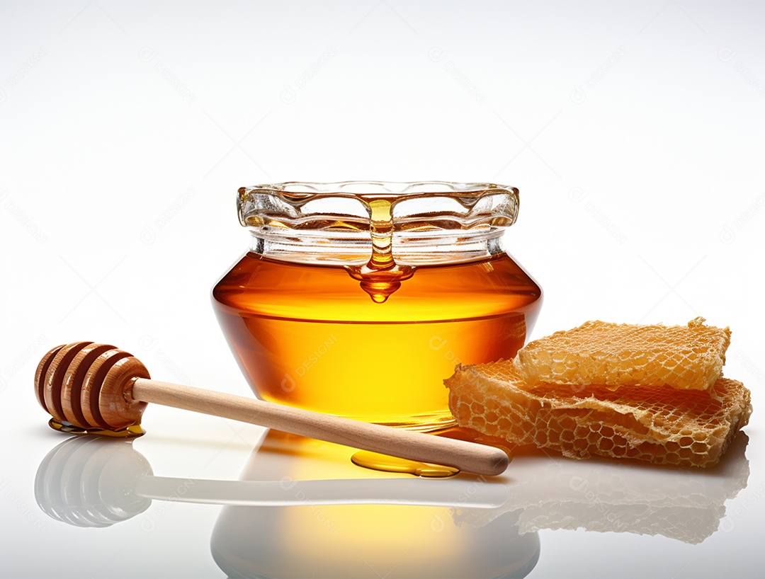Mel no pote com uma colher de pau