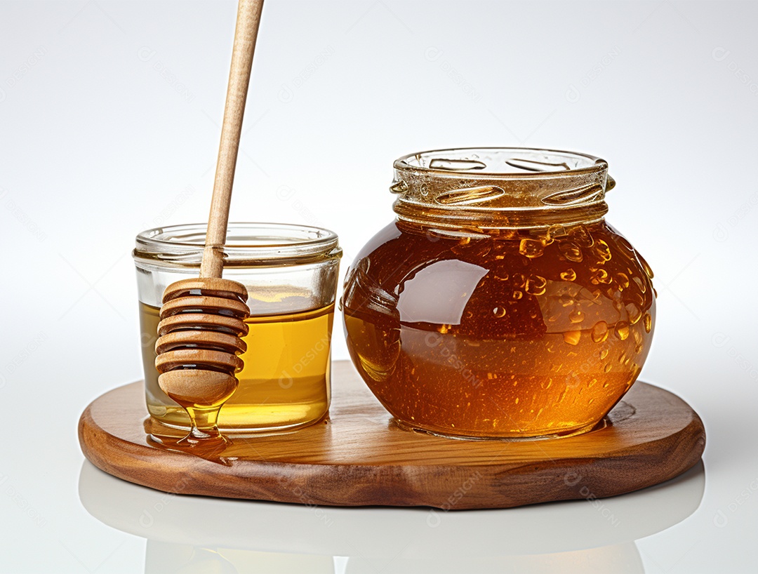 Mel no pote com uma colher de pau