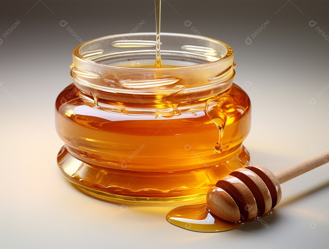 Mel no pote com uma colher de pau