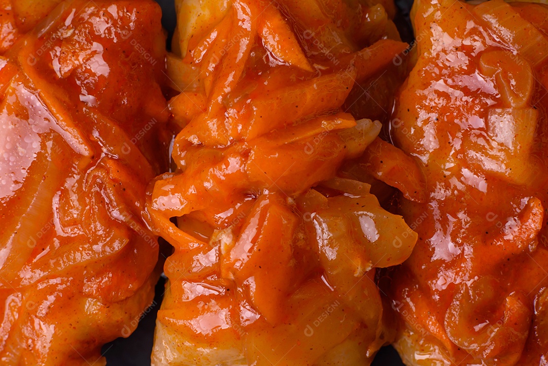 Deliciosos rolinhos de repolho com carne, arroz, sal, especiarias e ervas. Prato tradicional da culinária ucraniana