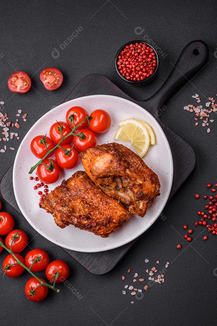 Deliciosos rolinhos de repolho com carne, arroz, sal, especiarias e ervas. Prato tradicional da culinária ucraniana