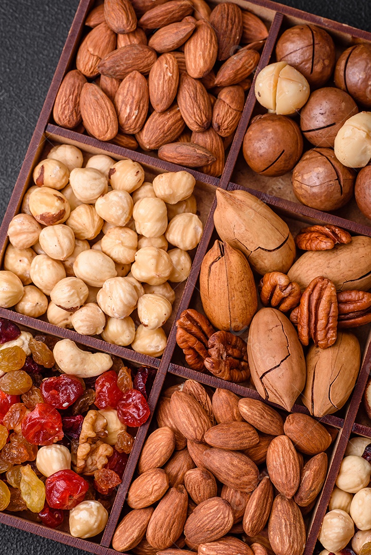 Mistura de nozes de macadâmia torradas, castanhas de caju, nozes, amêndoas