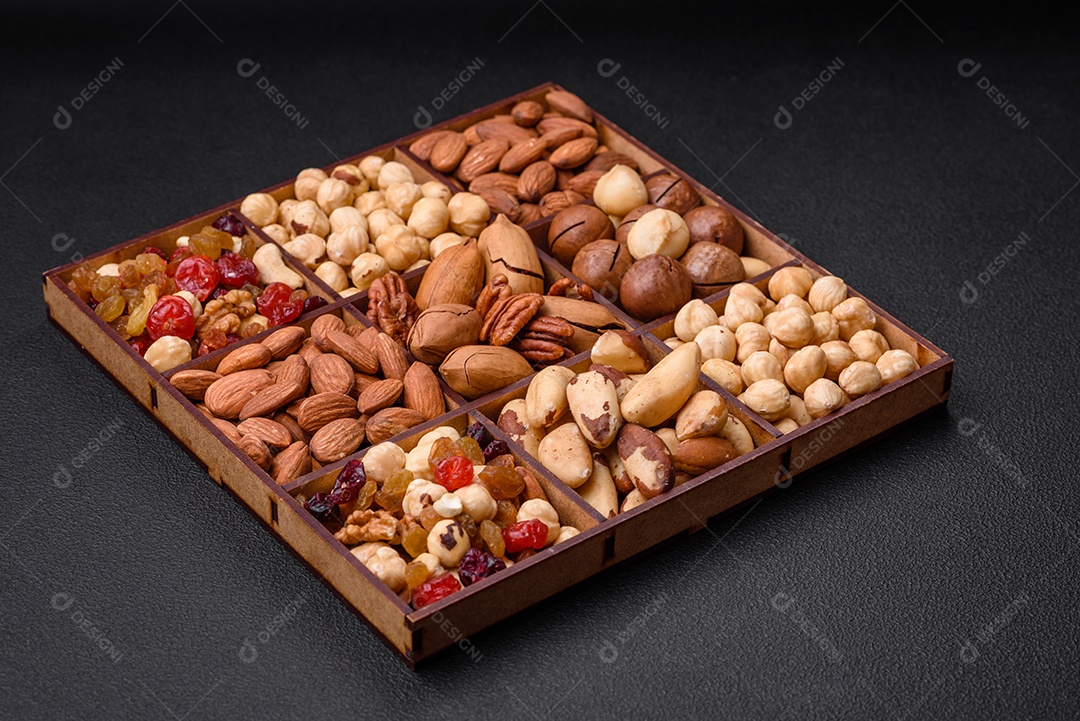 Mistura de nozes de macadâmia torradas, castanhas de caju, nozes, amêndoas