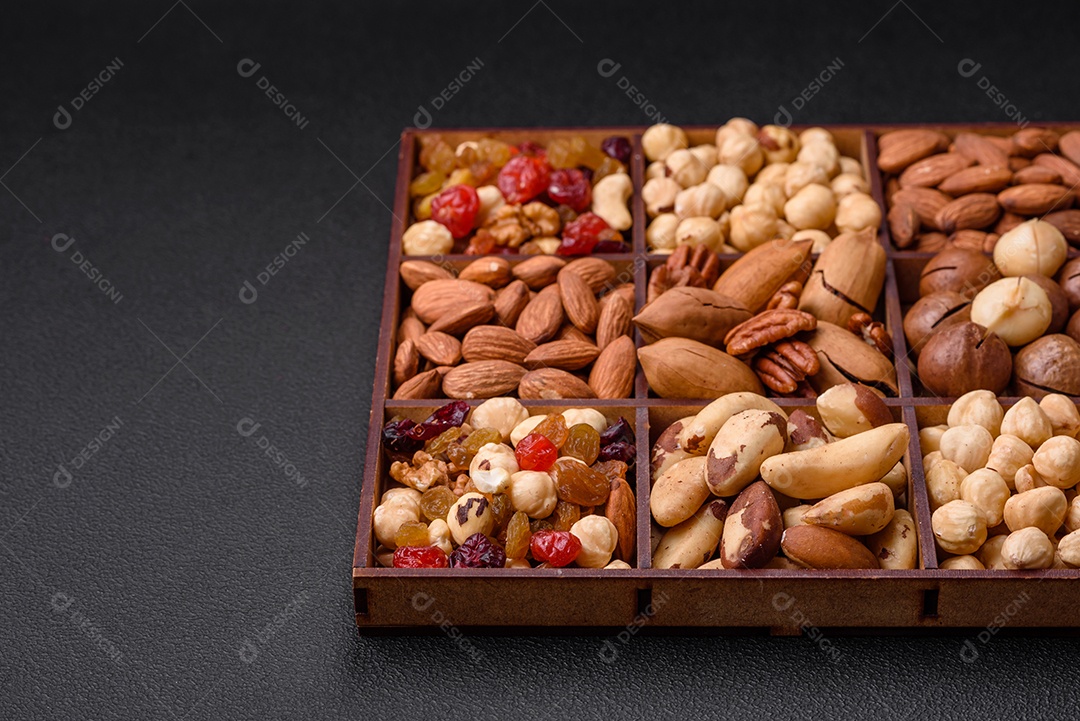 Mistura de nozes de macadâmia torradas, castanhas de caju, nozes, amêndoas