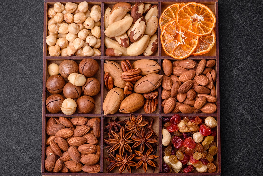 Mistura de nozes de macadâmia torradas, castanhas de caju, nozes, amêndoas