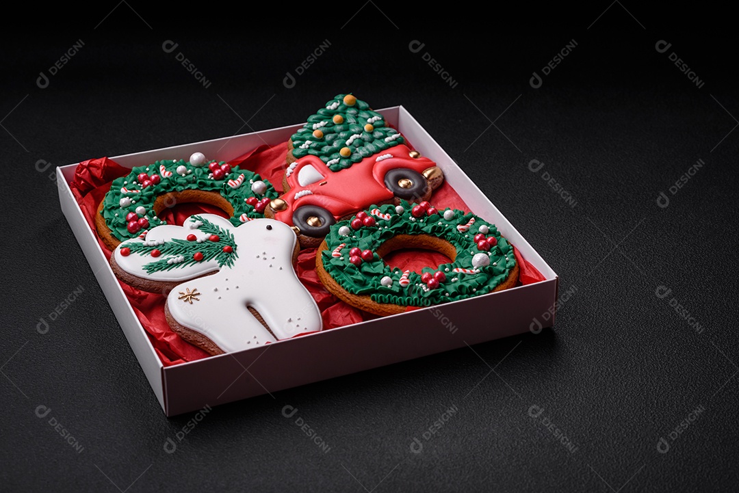 Biscoitos de gengibre frescos e deliciosos de Natal