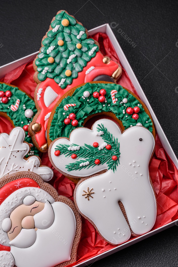 Biscoitos de gengibre frescos e deliciosos de Natal