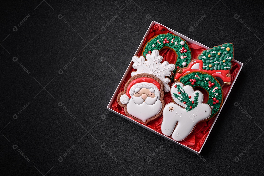 Biscoitos de gengibre frescos e deliciosos de Natal